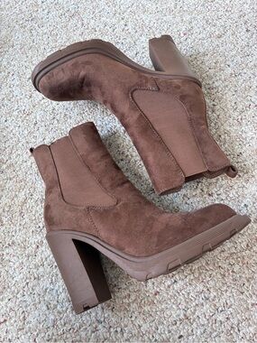 Nine West "Ream" Platform Chelsea Boots - Brown Suede (Size 9)